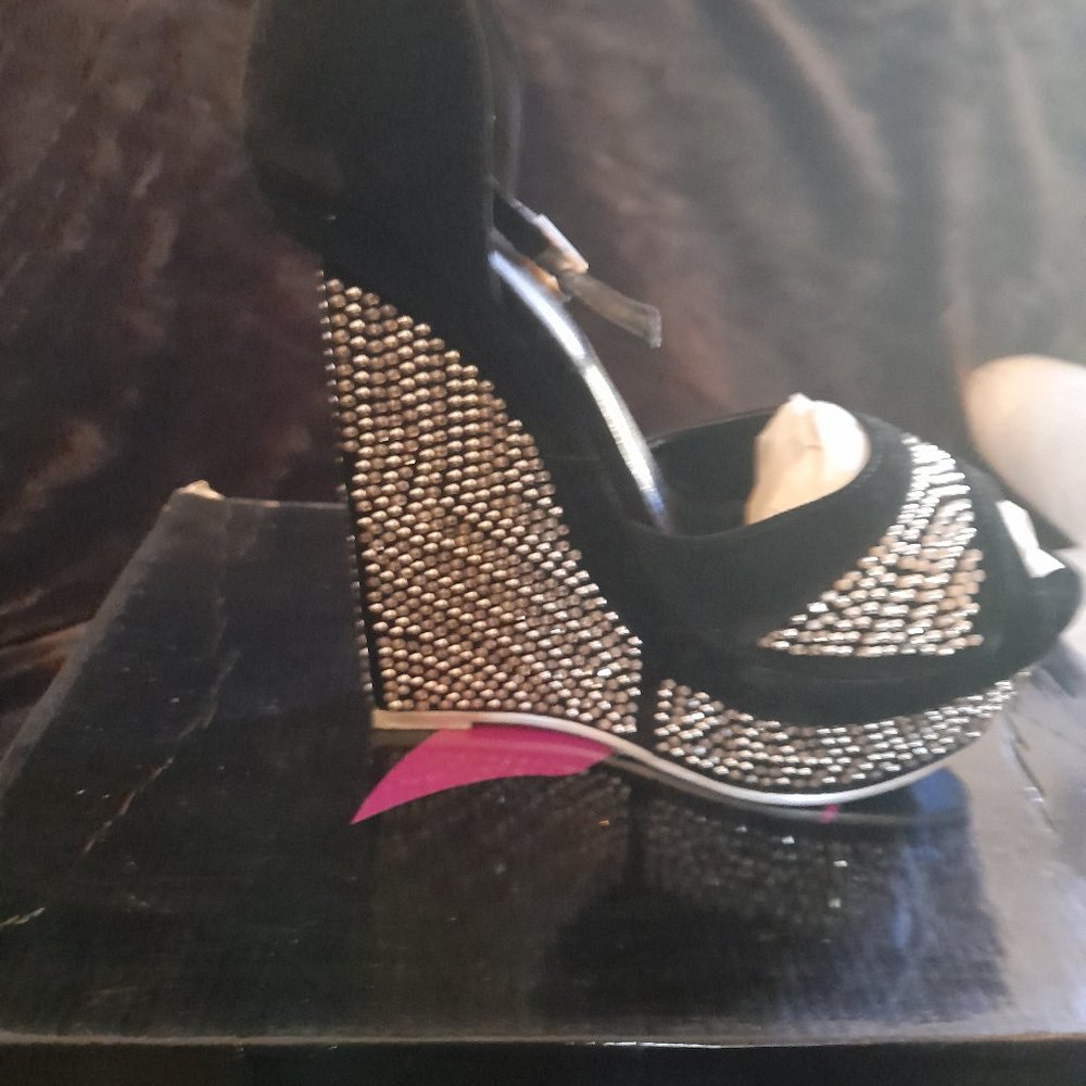 Studded Platform
